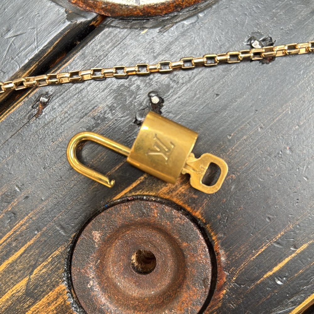 Louis Vuitton Lock & Key #316 on unbranded Chain - Picture 9 of 12